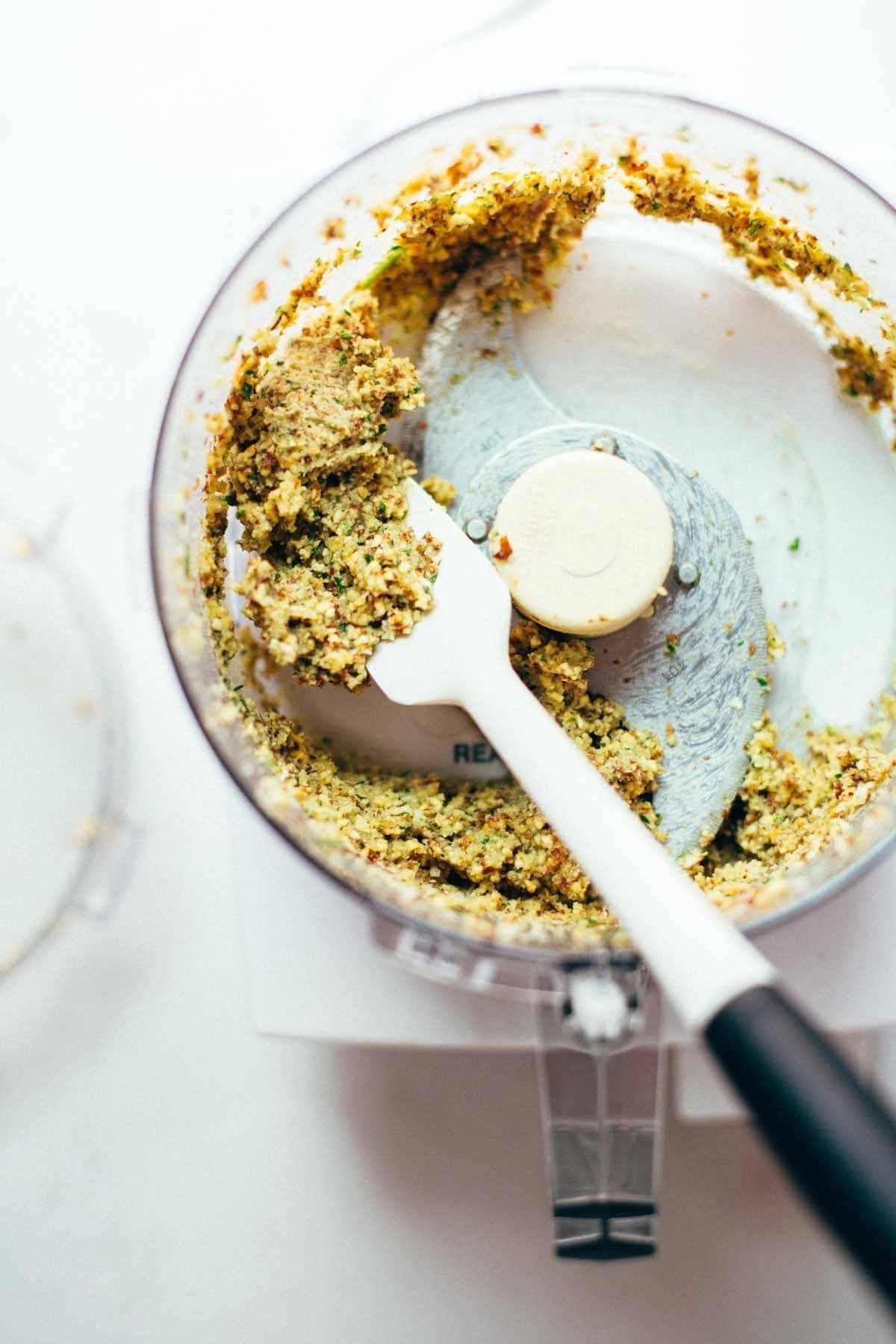 Spanish Shrimp with Garlic Bread Sauce - made with just 7 familiar, easy to find ingredients and fancy enough for company! | pinchofyum.com